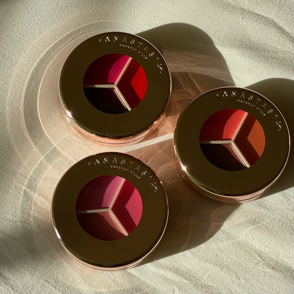 Brand New- Anastasia Beverly Hills Magic Touch Blush Trio Set 💗✨